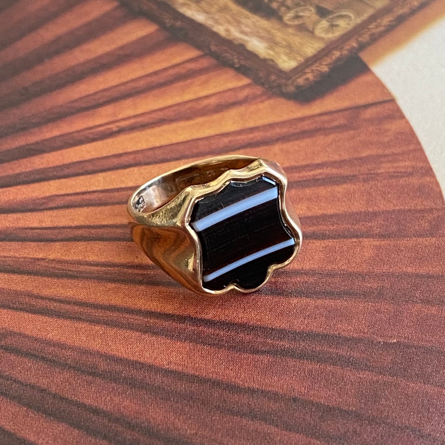 9ct Gold Banded Agate Shield Signet Ring  |  Size UK H