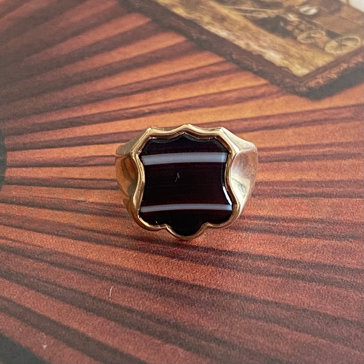 9ct Gold Banded Agate Shield Signet Ring  |  Size UK H