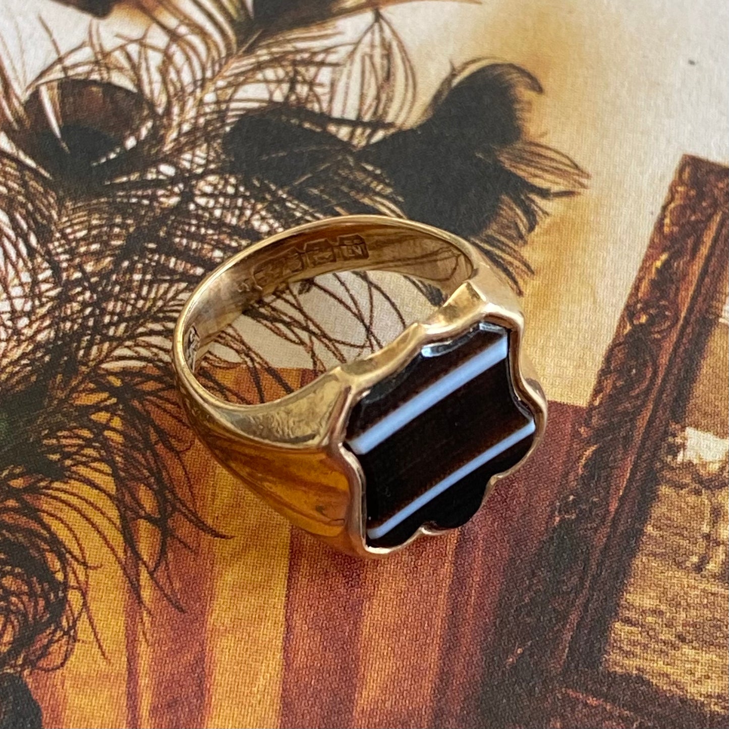 9ct Gold Banded Agate Shield Signet Ring  |  Size UK H