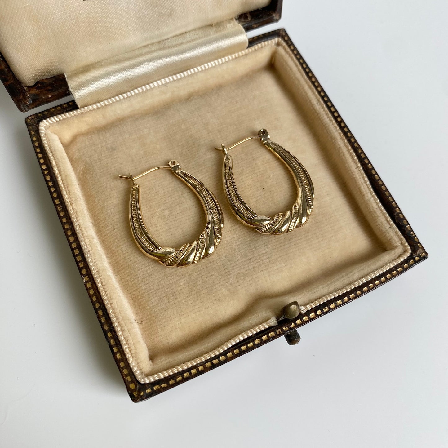 Pre-loved 9ct Gold Patterned U-shaped Hoops  |  24mm