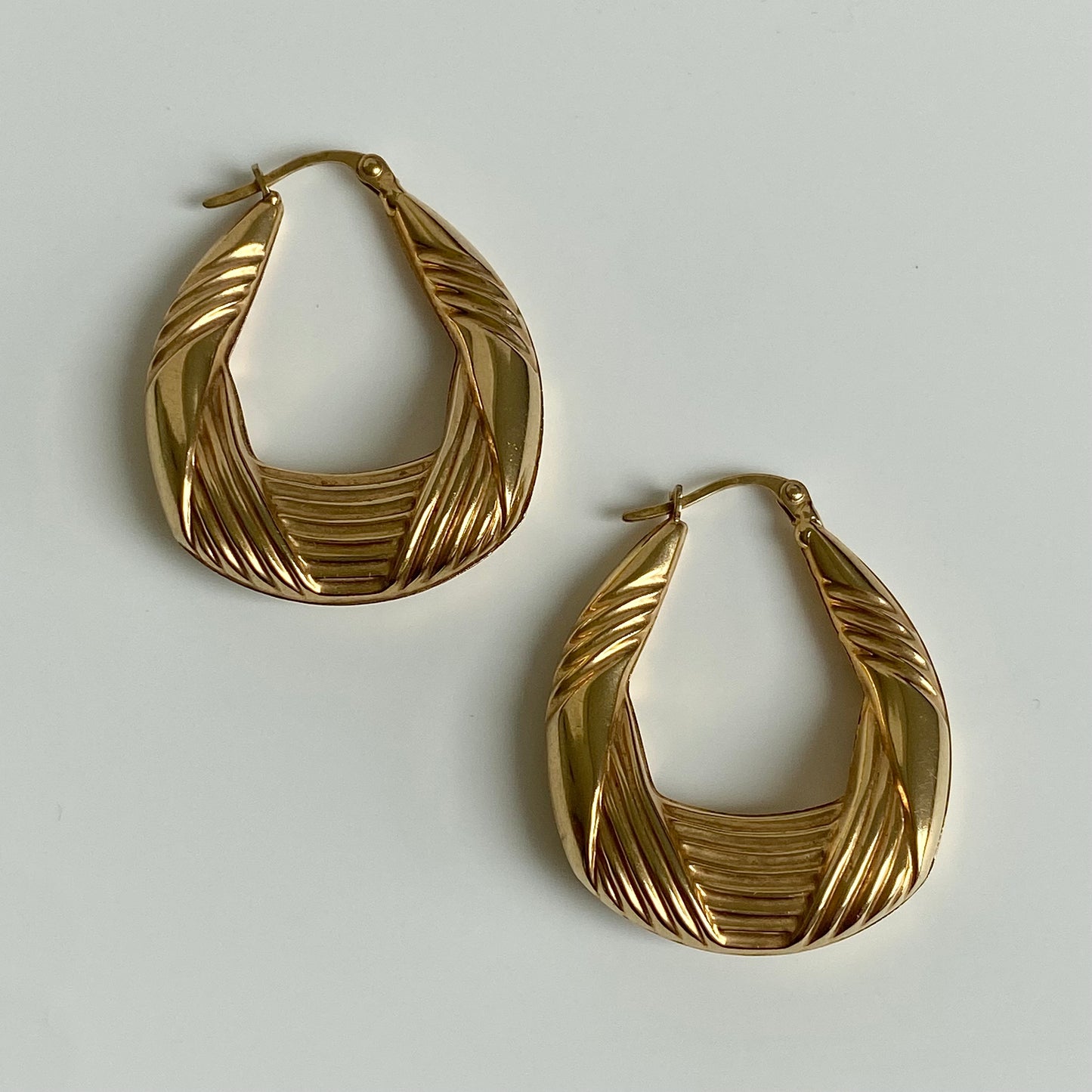 Large Pre-loved 9ct Gold 'UNOAERRE' Ribboned U-shaped Hoops  |  33mm