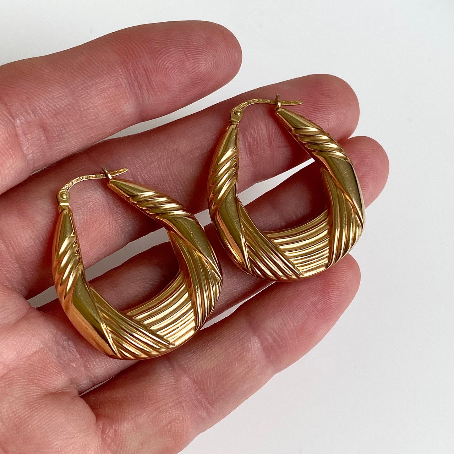 Large Pre-loved 9ct Gold 'UNOAERRE' Ribboned U-shaped Hoops  |  33mm