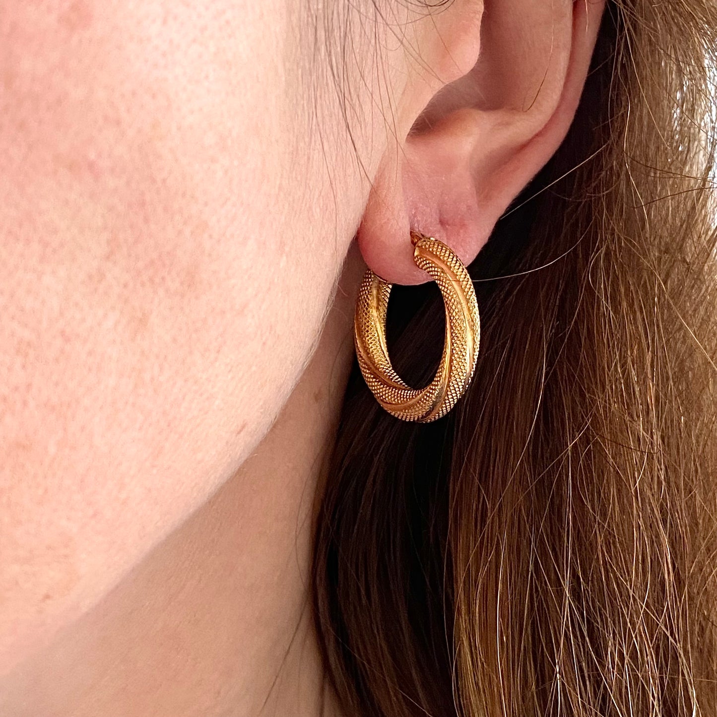 Pre-loved 9ct Gold 'UNOAERRE' Textured Twist Hoop Earrings  |  24mm