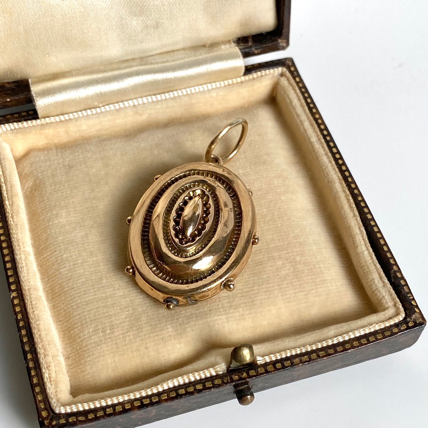 Antique 9ct Gold Victorian Glass Backed Locket