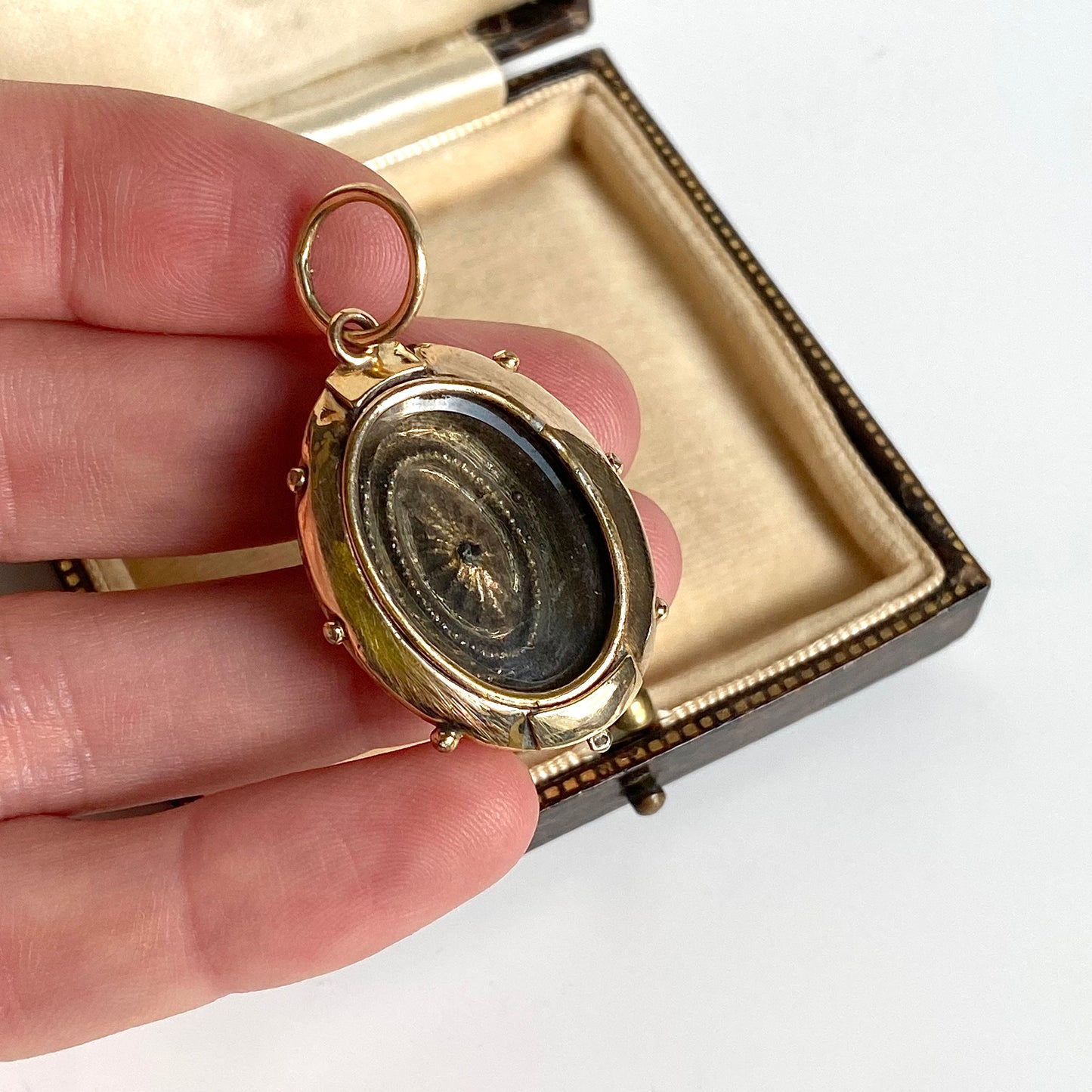 Antique 9ct Gold Victorian Glass Backed Locket