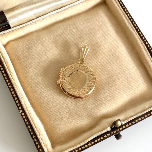 Lovely Pre-loved 9ct Gold Circular Locket