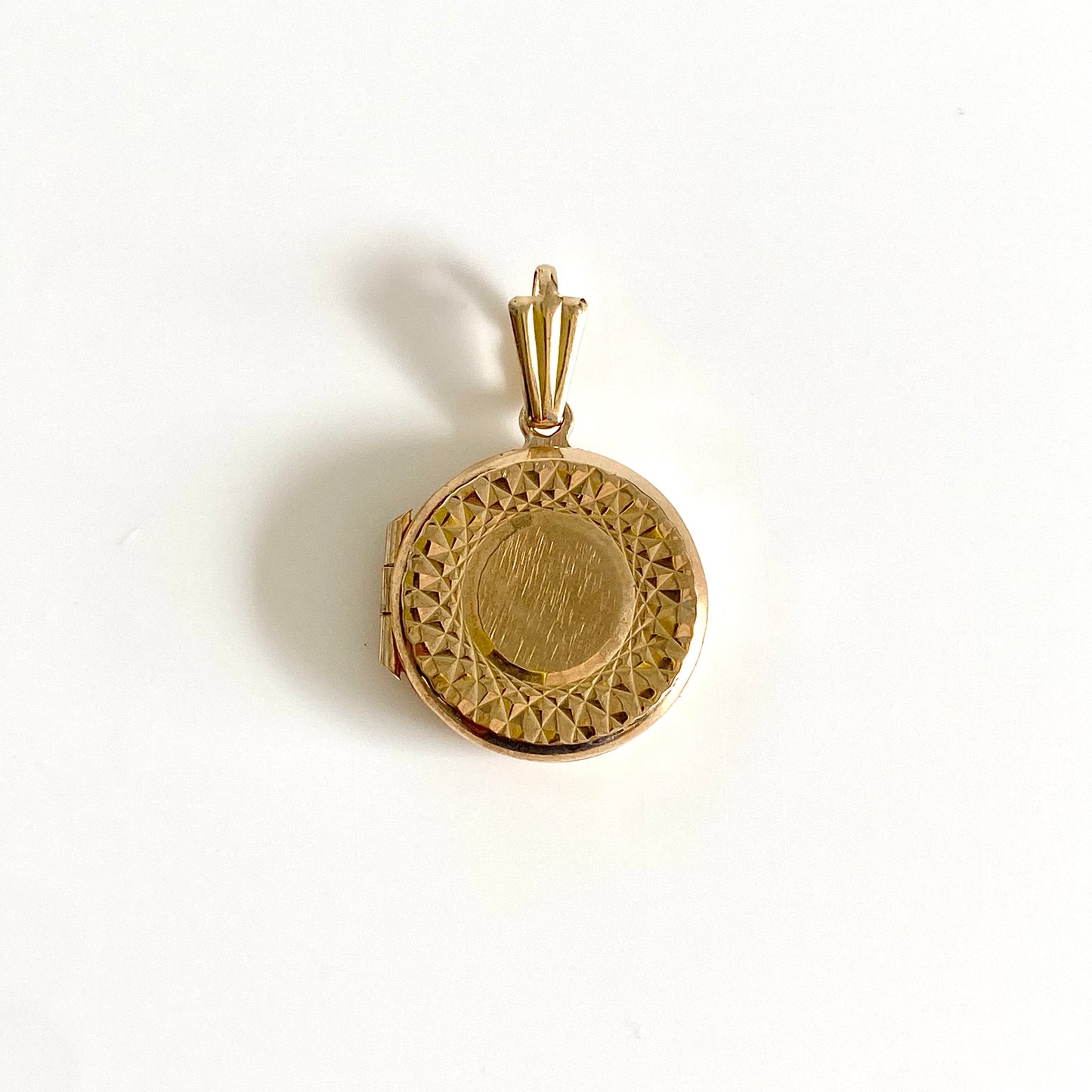 Lovely Pre-loved 9ct Gold Circular Locket