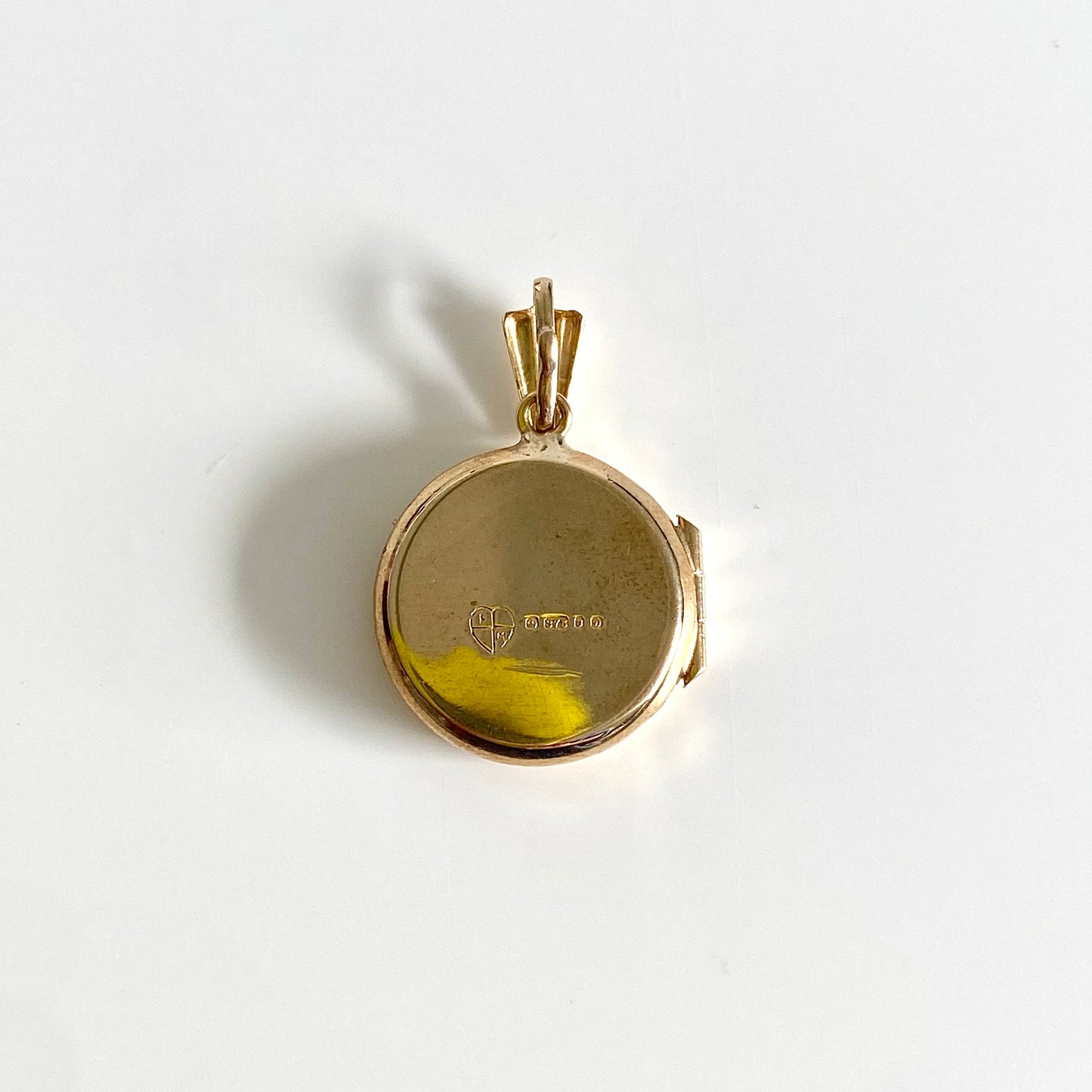 Lovely Pre-loved 9ct Gold Circular Locket