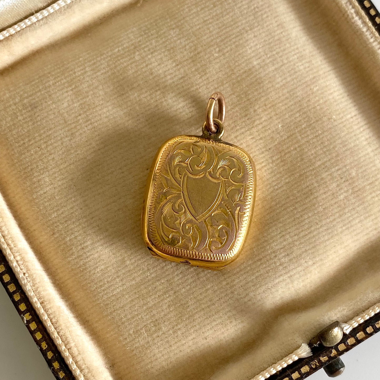 Antique 9ct Gold B&F Rectangle Locket  |  17mm