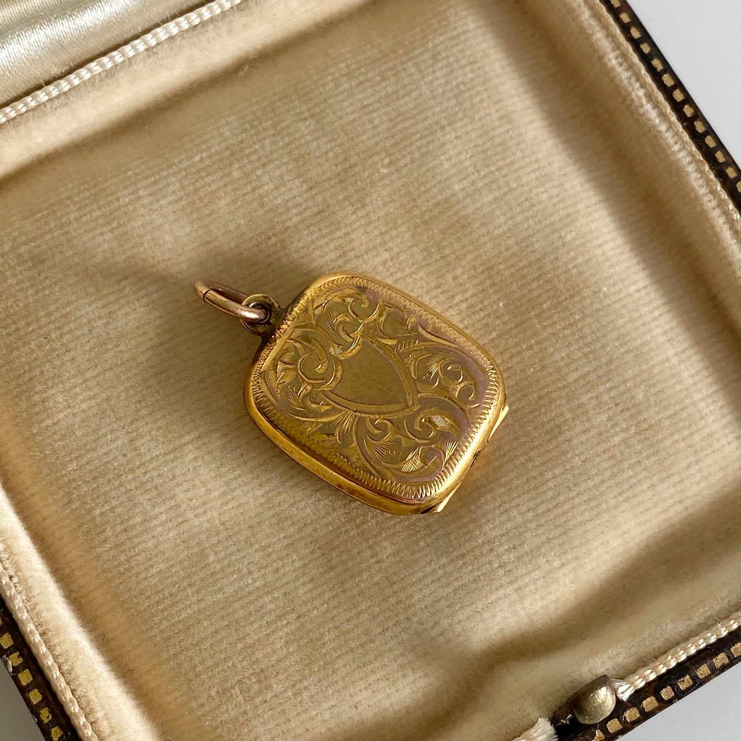 Antique 9ct Gold B&F Rectangle Locket  |  17mm