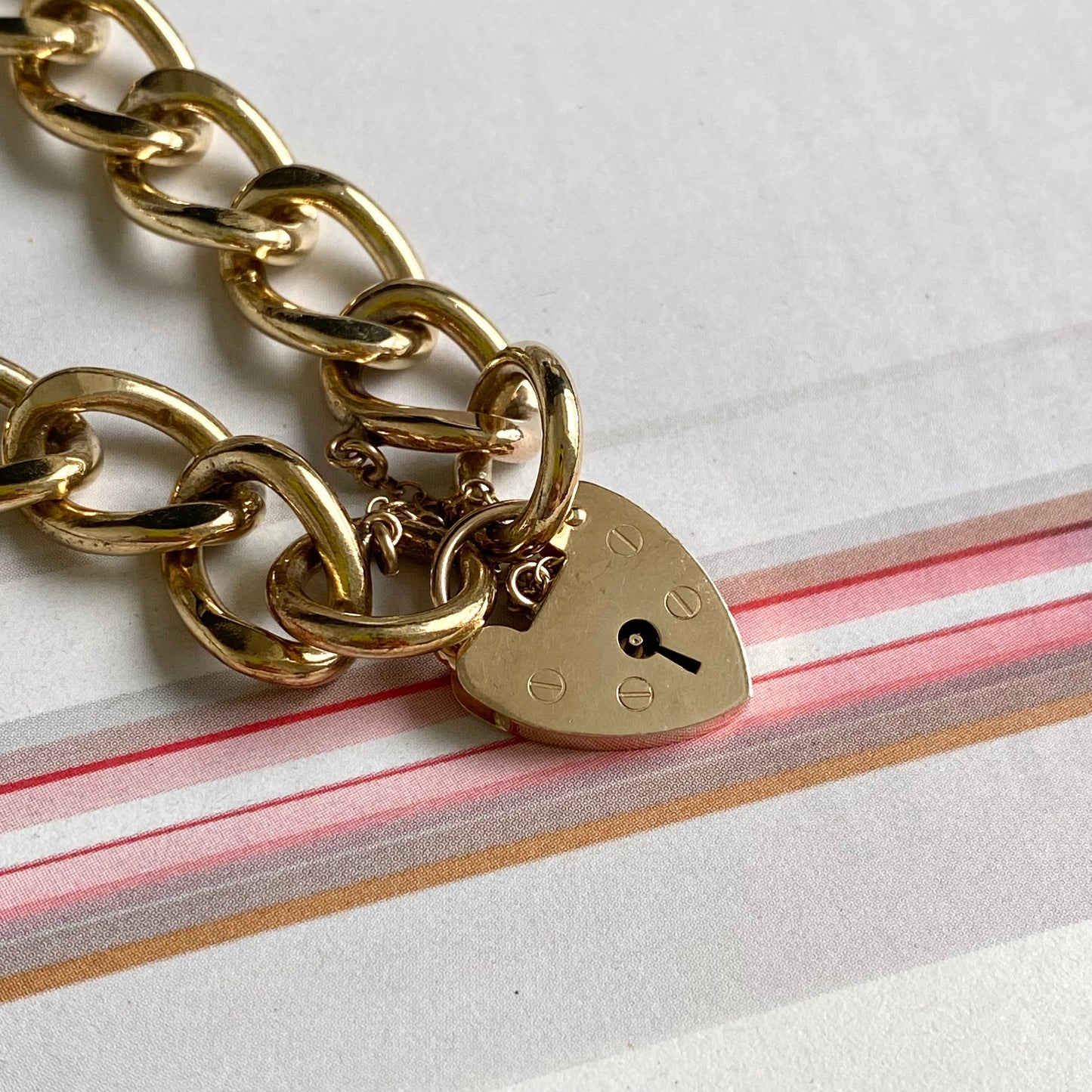 Heavy Solid Vintage 9ct Gold Bracelet with Heart Padlock Clasp | 7.25" | 35g