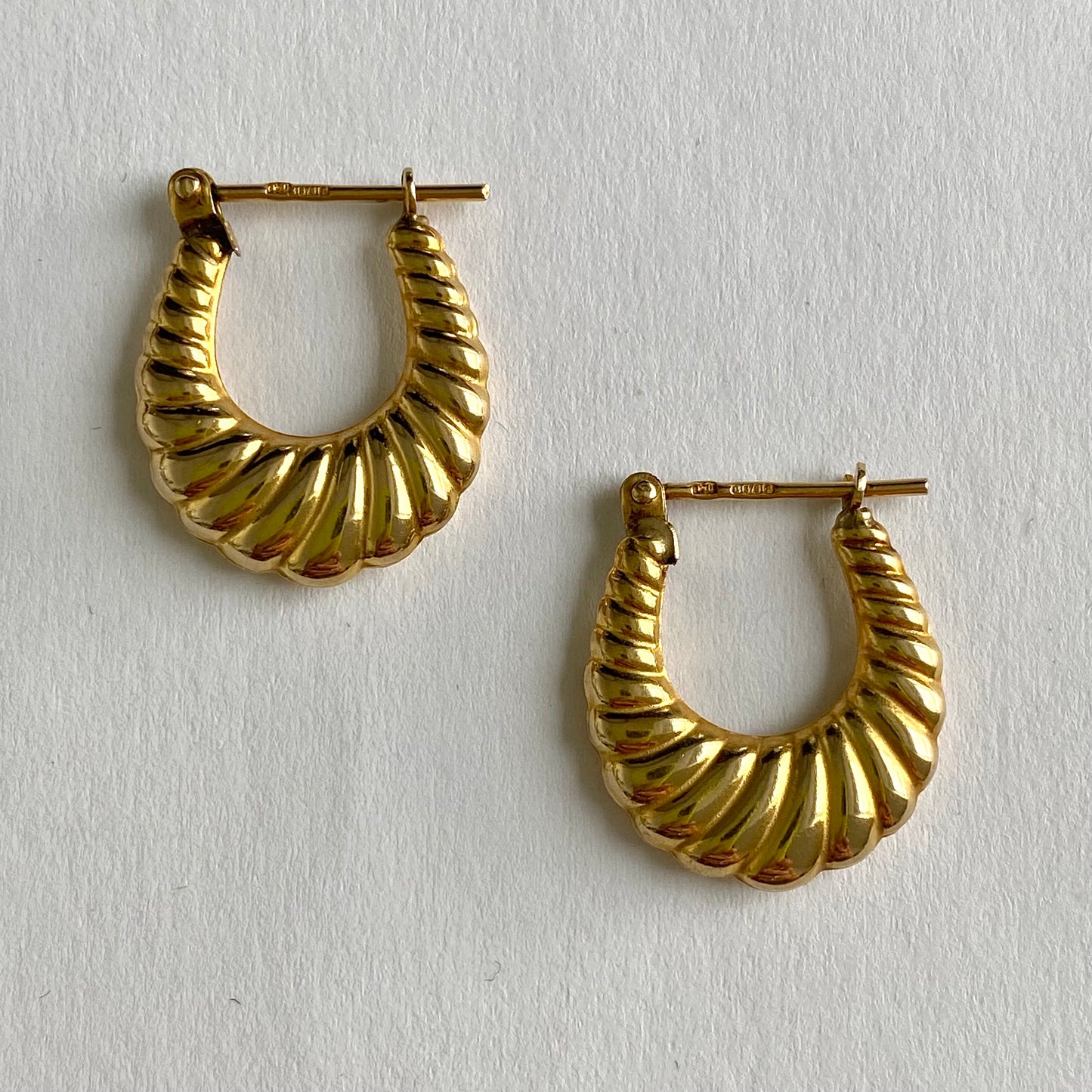 Gorgeous Vintage 9ct Gold Croissant Earrings | 20mm