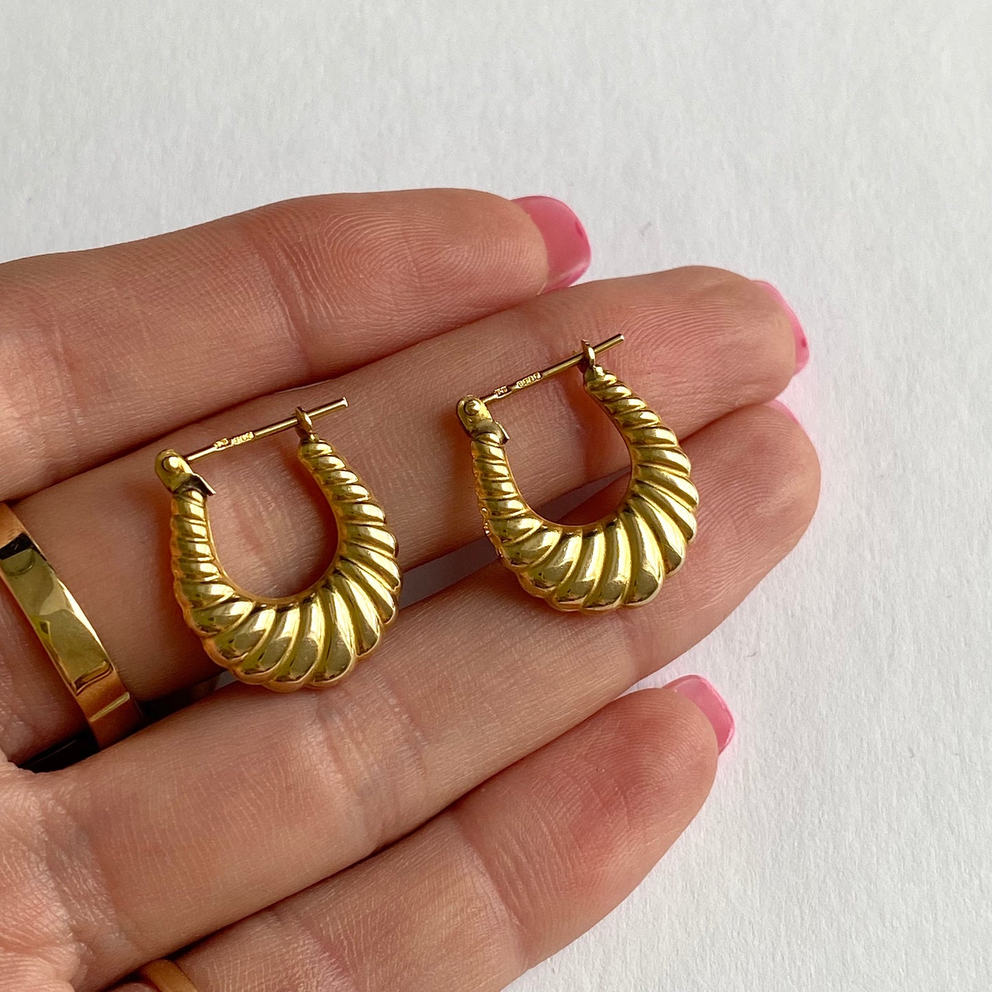 Gorgeous Vintage 9ct Gold Croissant Earrings | 20mm