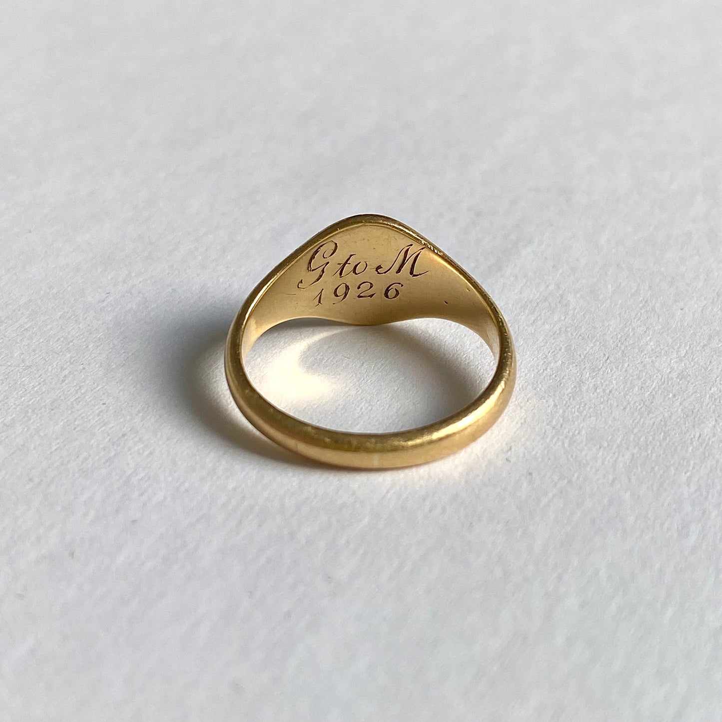 Sweet Little Antique 18ct Gold Signet Ring 'M' or 'W'  |  Size UK I.5