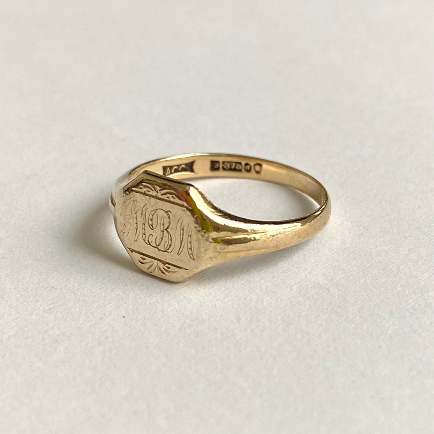 Vintage 9ct Gold Signet Ring 'MBM'  |  Size UK M.5