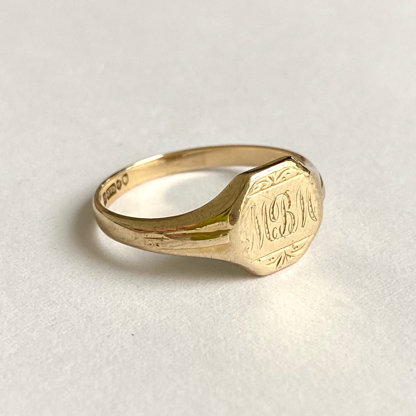 Vintage 9ct Gold Signet Ring 'MBM'  |  Size UK M.5