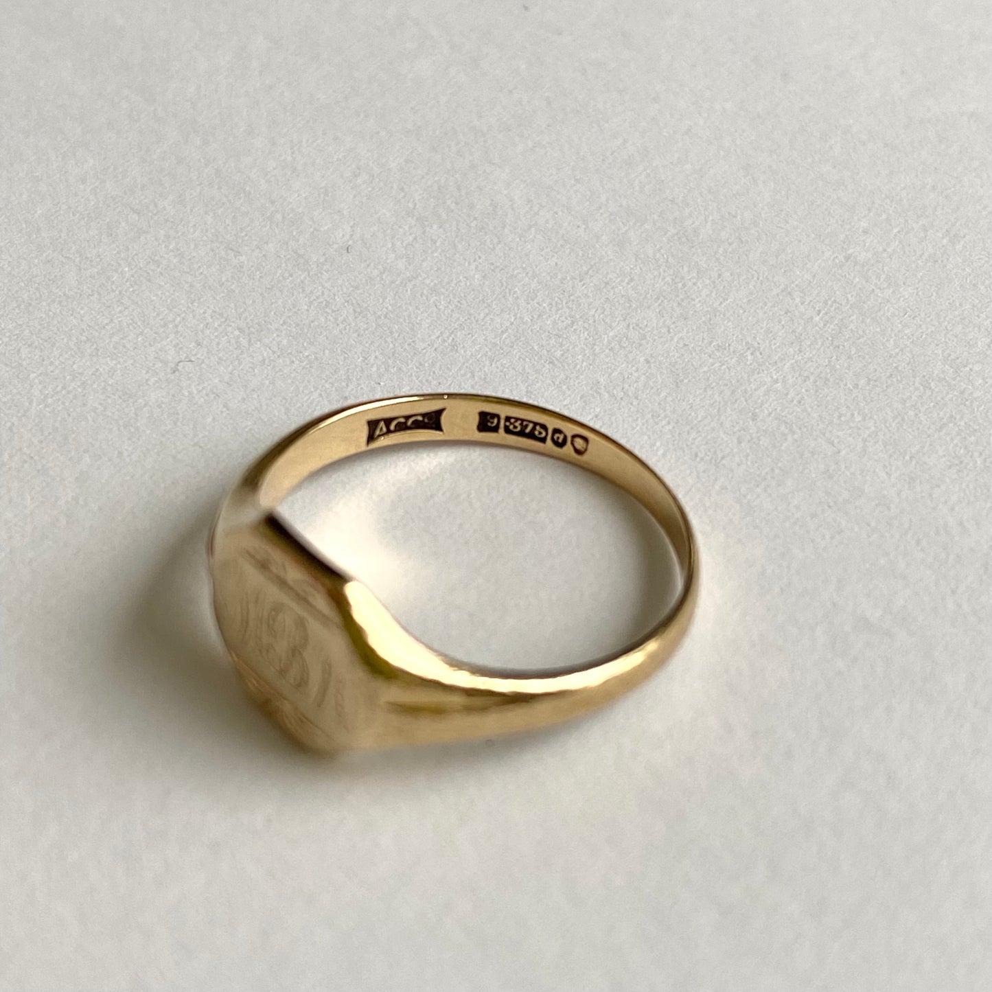 Vintage 9ct Gold Signet Ring 'MBM'  |  Size UK M.5