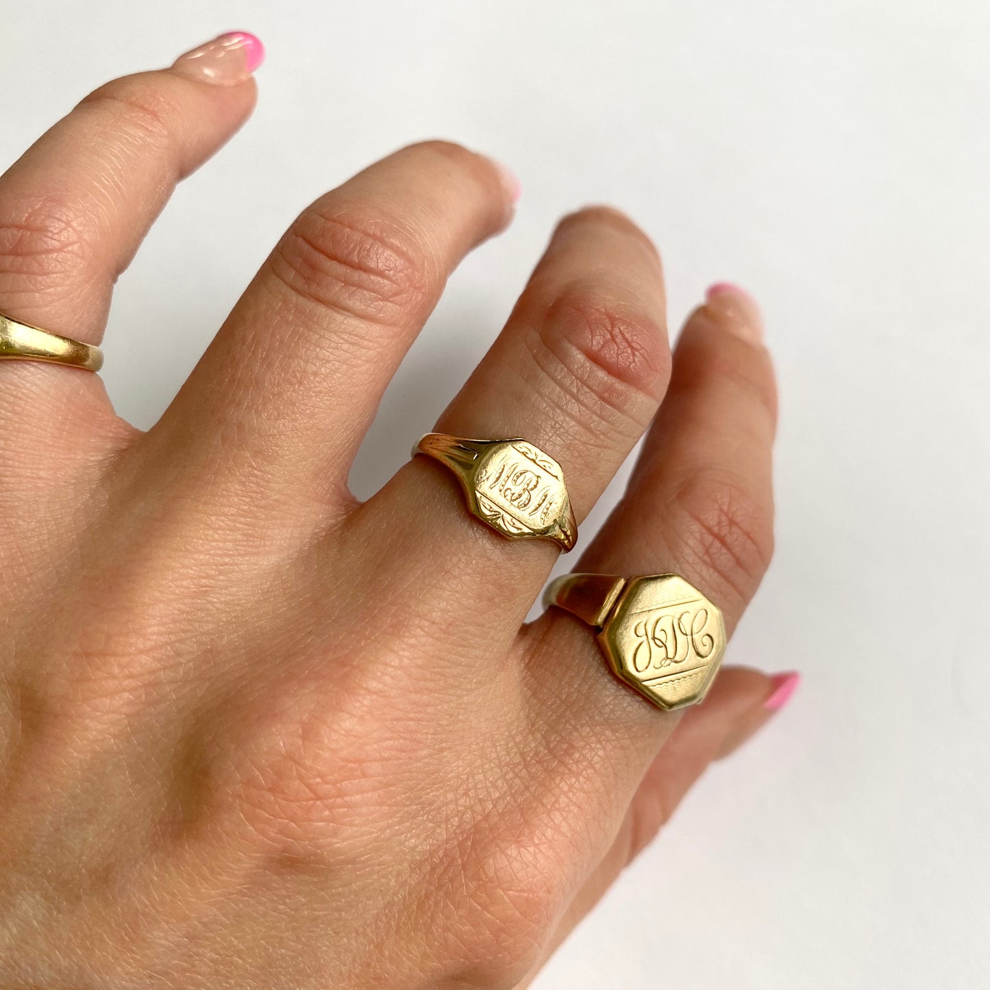 Vintage 9ct Gold Signet Ring 'MBM'  |  Size UK M.5