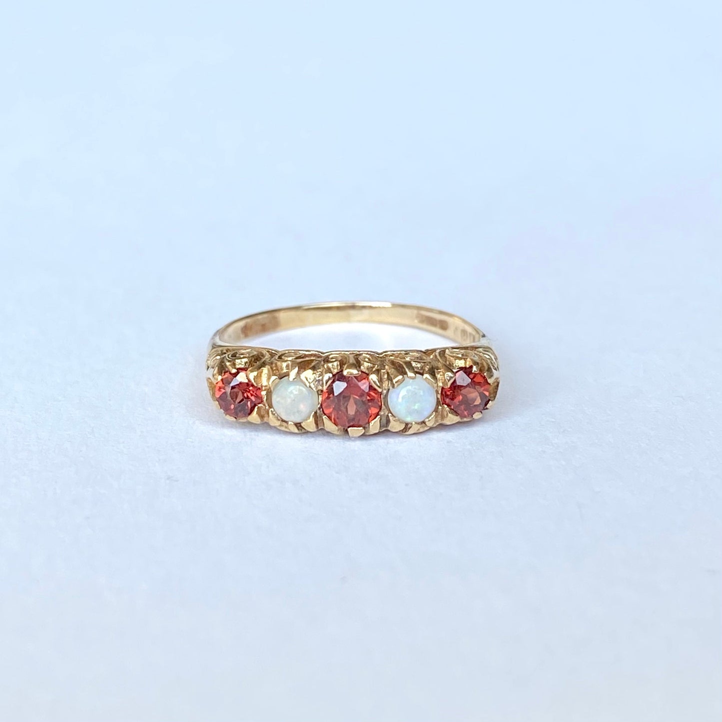 Beautiful 9ct Gold, Opal and Garnet Ring  |  Size M.5