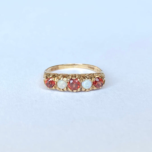 Beautiful 9ct Gold, Opal and Garnet Ring  |  Size M.5