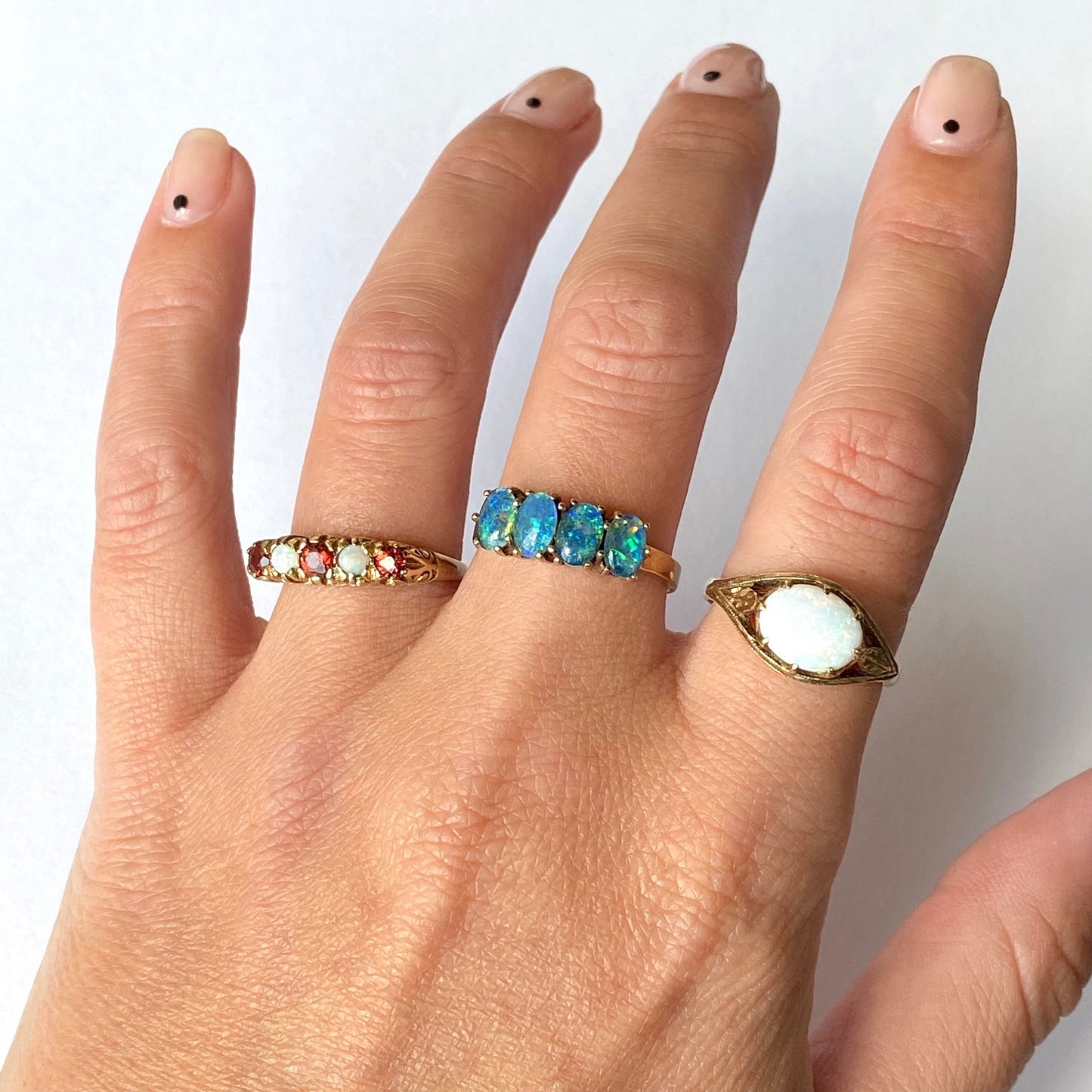 Beautiful 9ct Gold, Opal and Garnet Ring  |  Size M.5