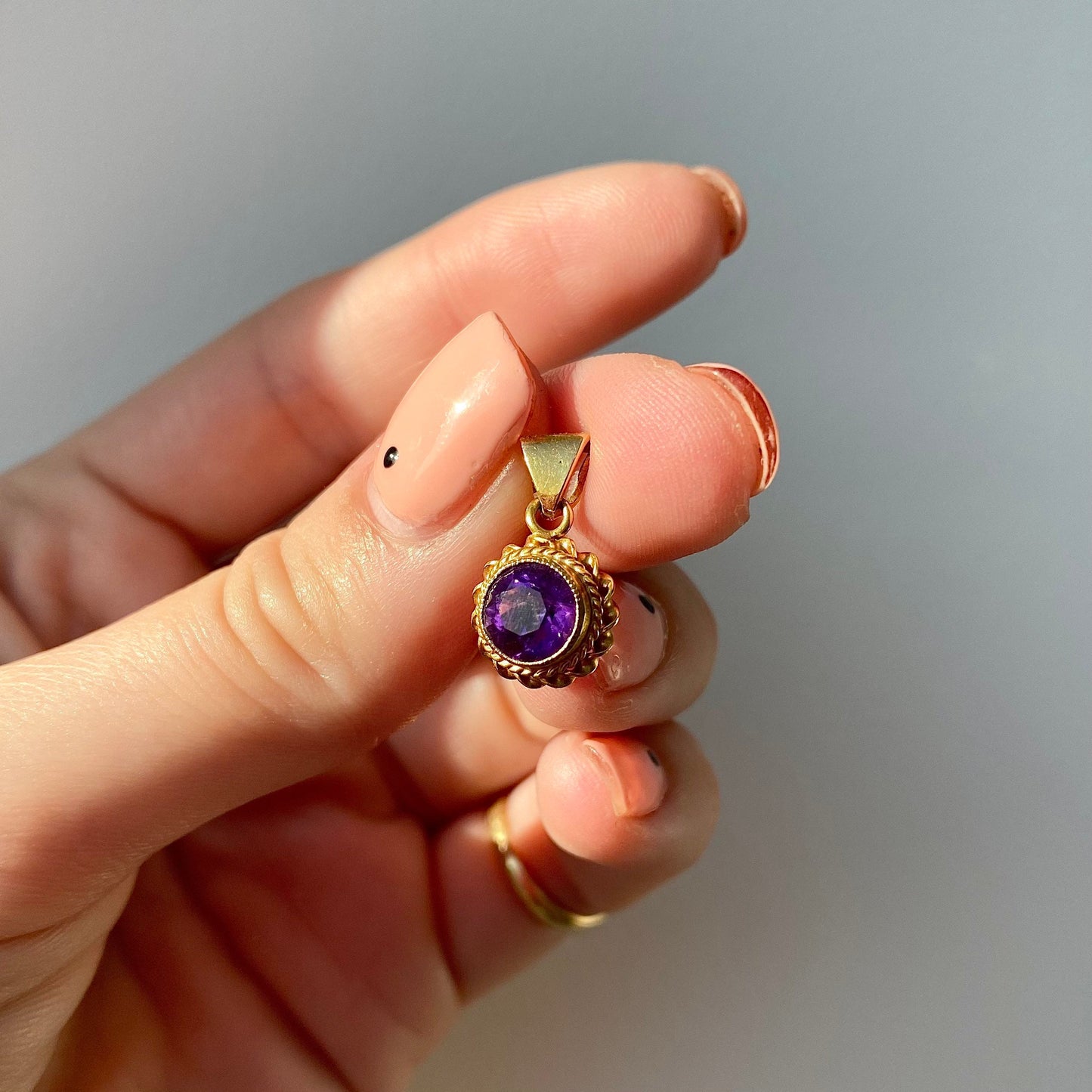 Gorgeous 9ct Gold & Amethyst Pendant