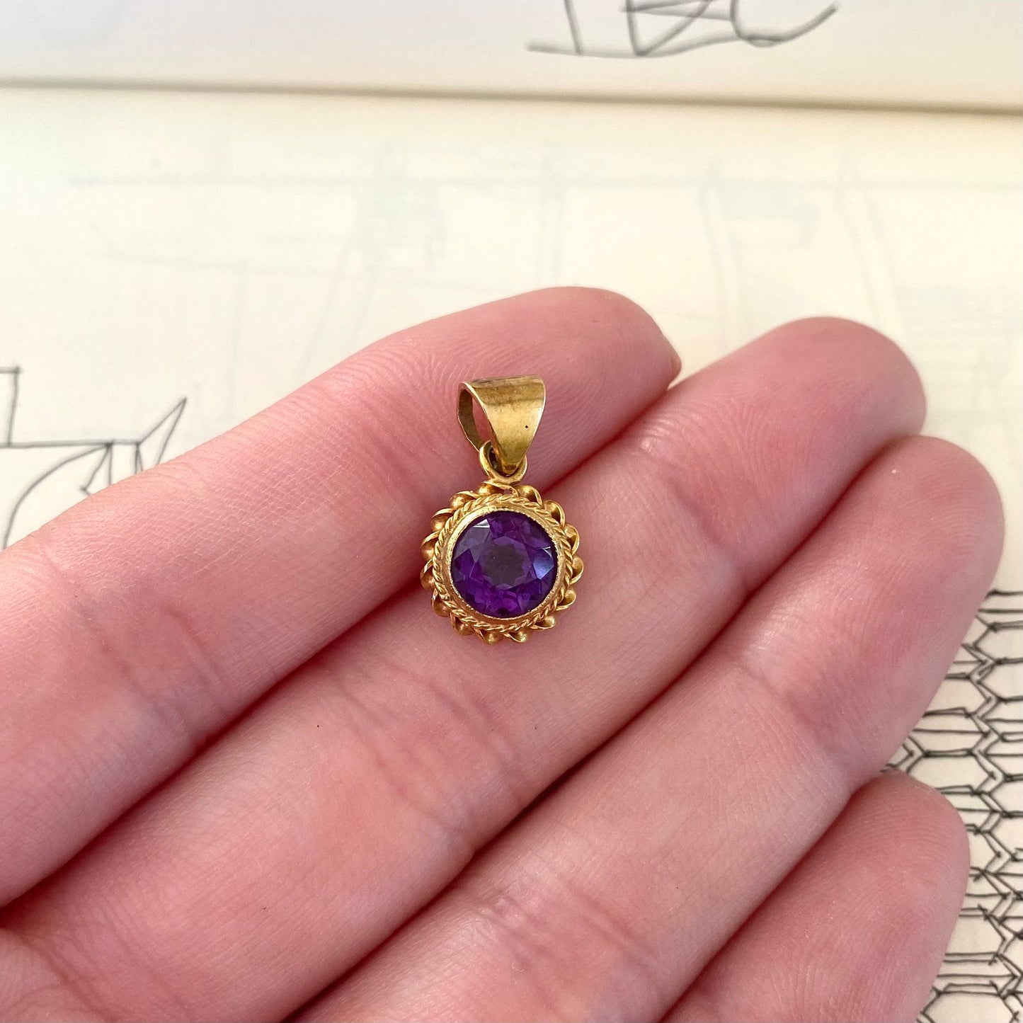 Gorgeous 9ct Gold & Amethyst Pendant